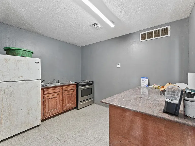 5621 Haywood St — Photo 11