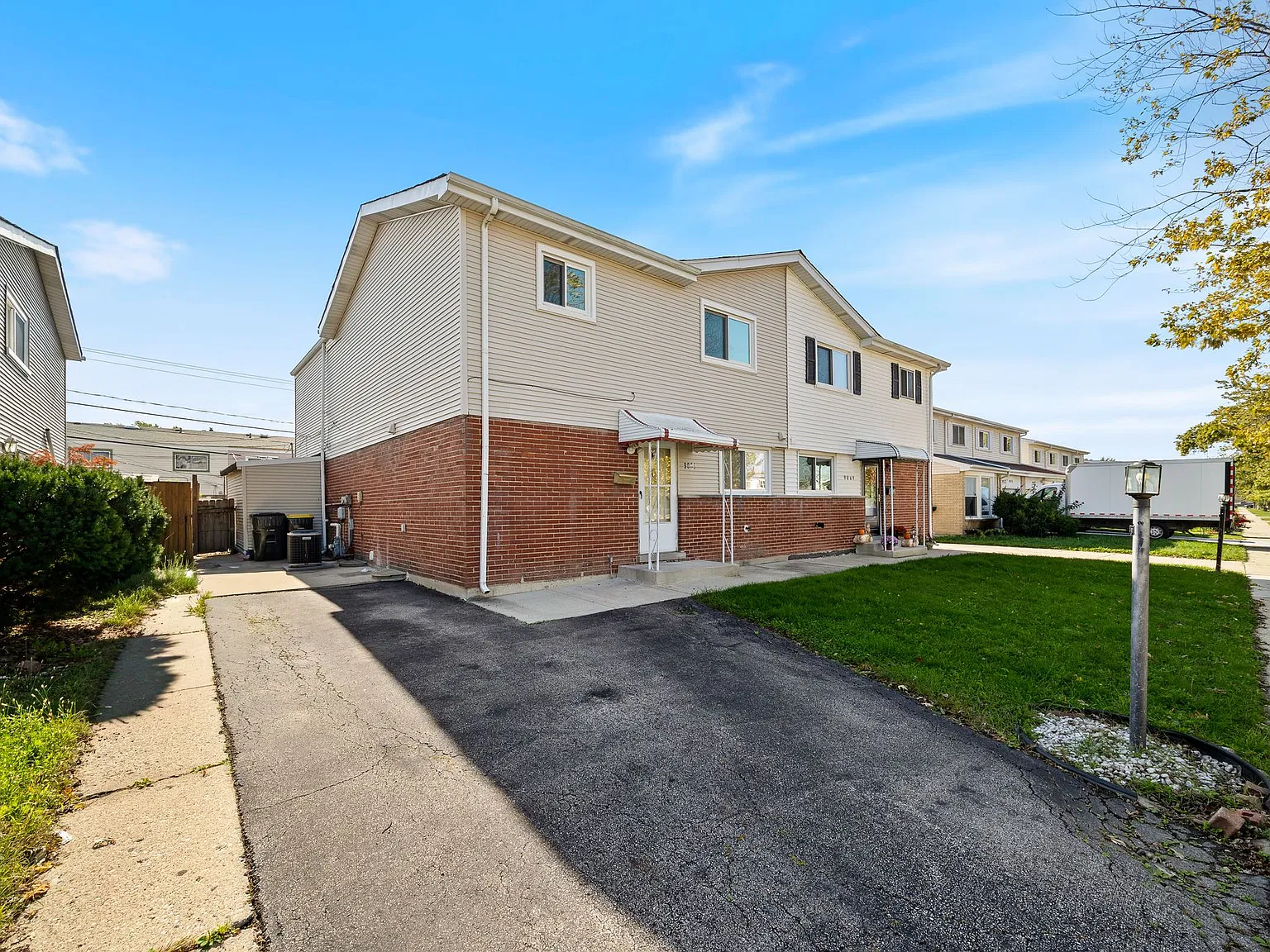 3 bed, 1.5 bath, 1788 sqft, $2,600 — Photo 2