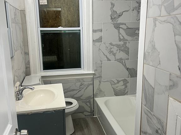 5th image of 15366 Snowden St