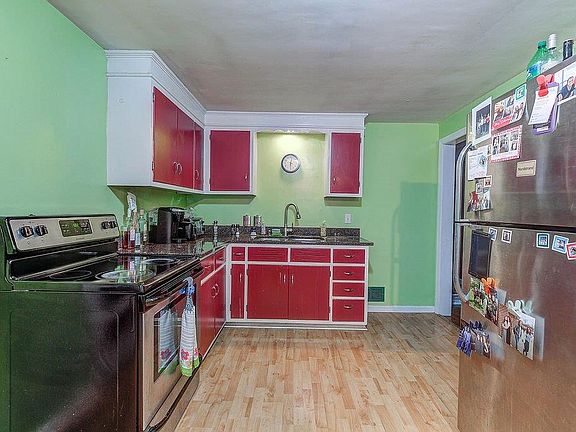5th image of 105 Plum St