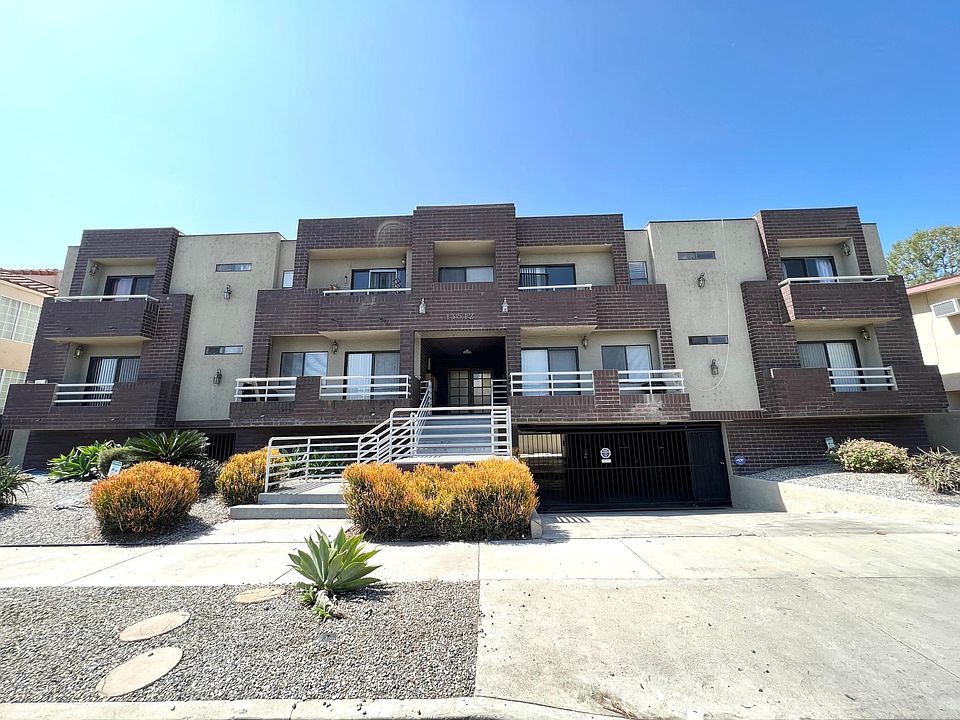 1st image of 13512 Moorpark St APT 102