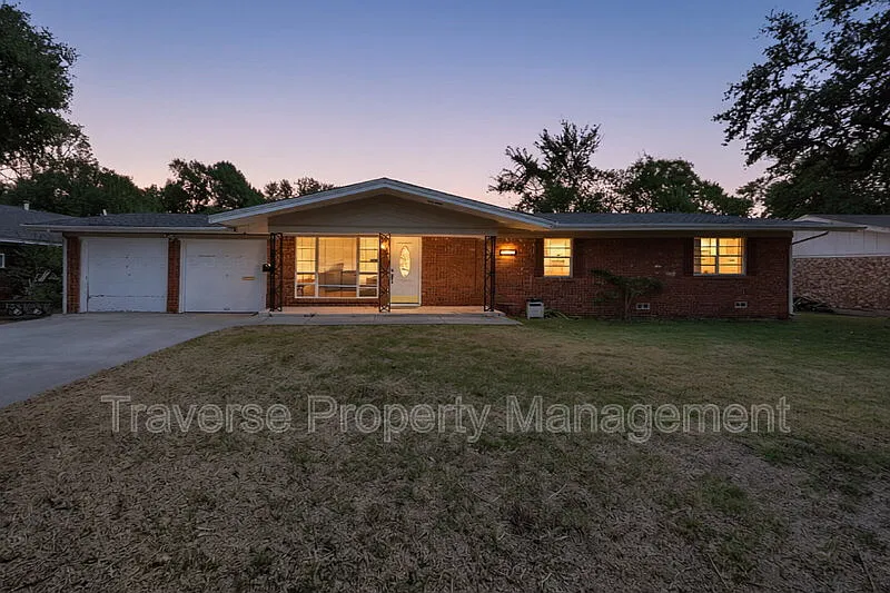 3 bed, 2.0 bath, 1664 sqft, $1,795 — Photo 2