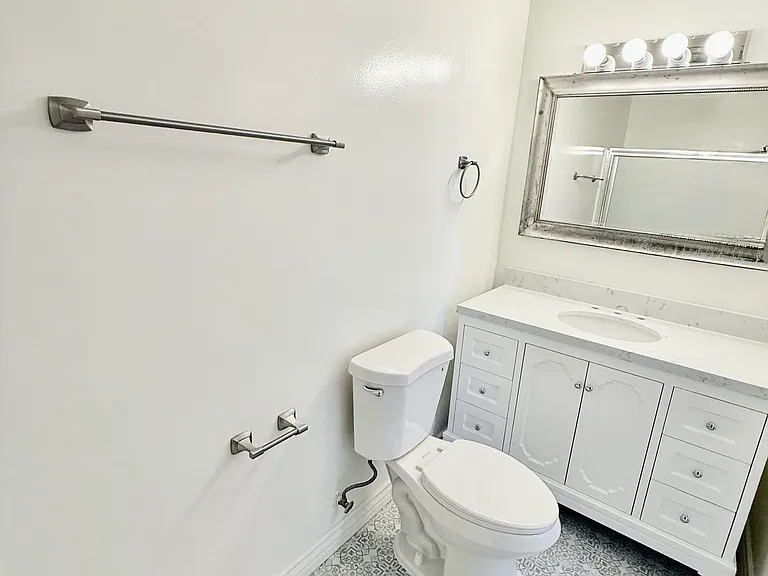 11748 Mayfield Ave #5 — Photo 11