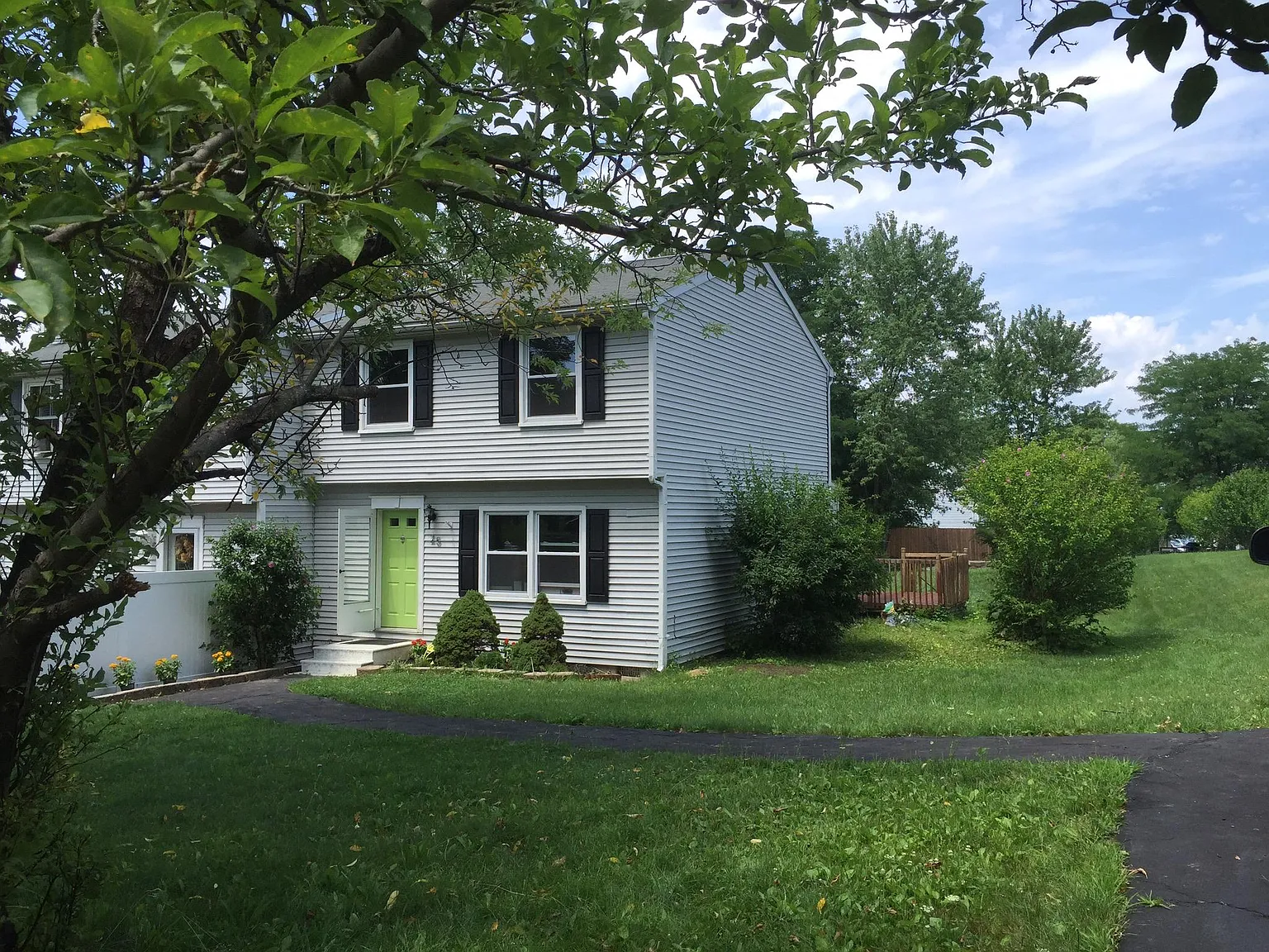 25 Dennings Ave photo 1