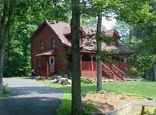 18 Oakland Hills Dr, Milan, NY 12571