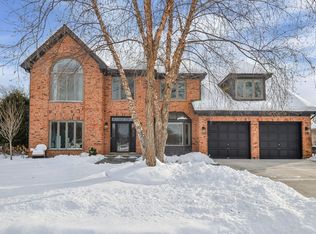 24 Winners Cup Cir, Wheaton, IL 60189