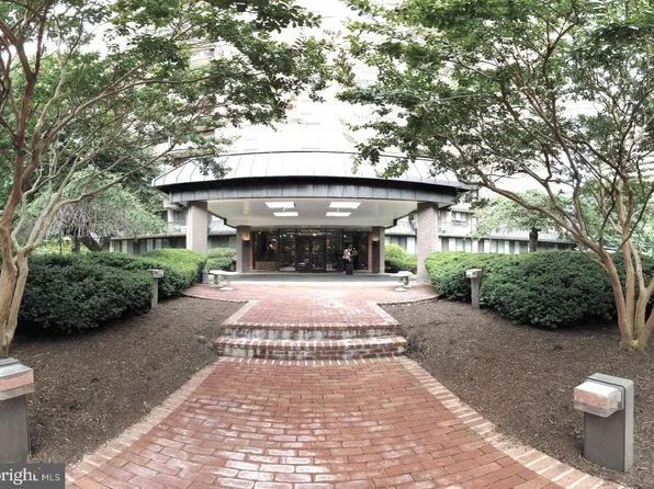 801 N Pitt St APT 216, Alexandria, VA 22314