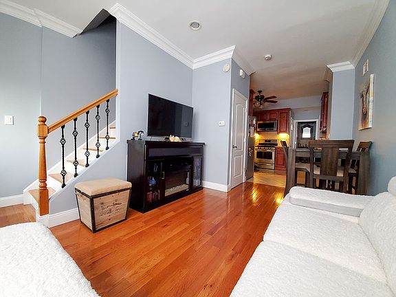 Living room / dining room