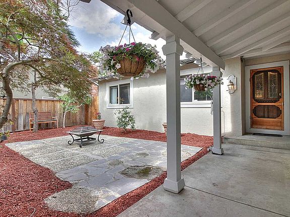 2nd image of 989 Redmond Ave