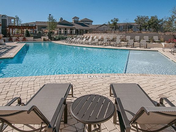 Wiregrass at Stone Oak Luxury Apartments