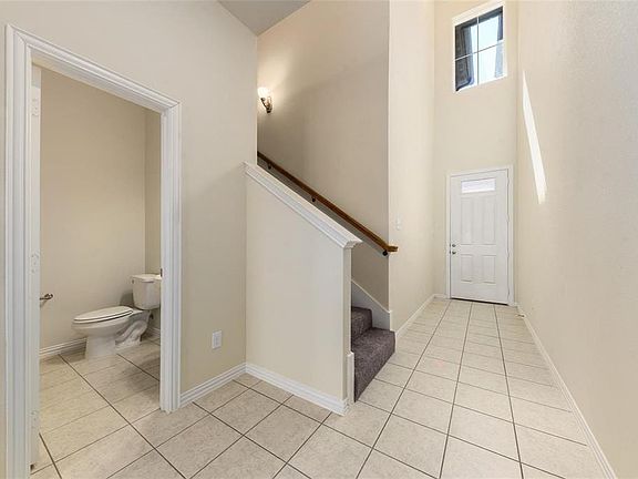 2nd image of 2405 Ash Ln