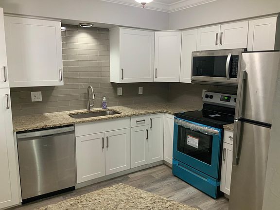 5th image of 811 42nd St Unit C