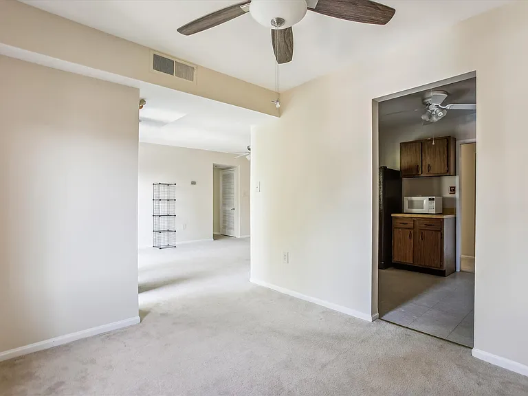 9712 Kingsbridge Dr #303 — Photo 11