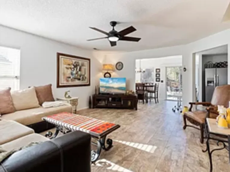 825 Ashleaf Dr — Photo 3