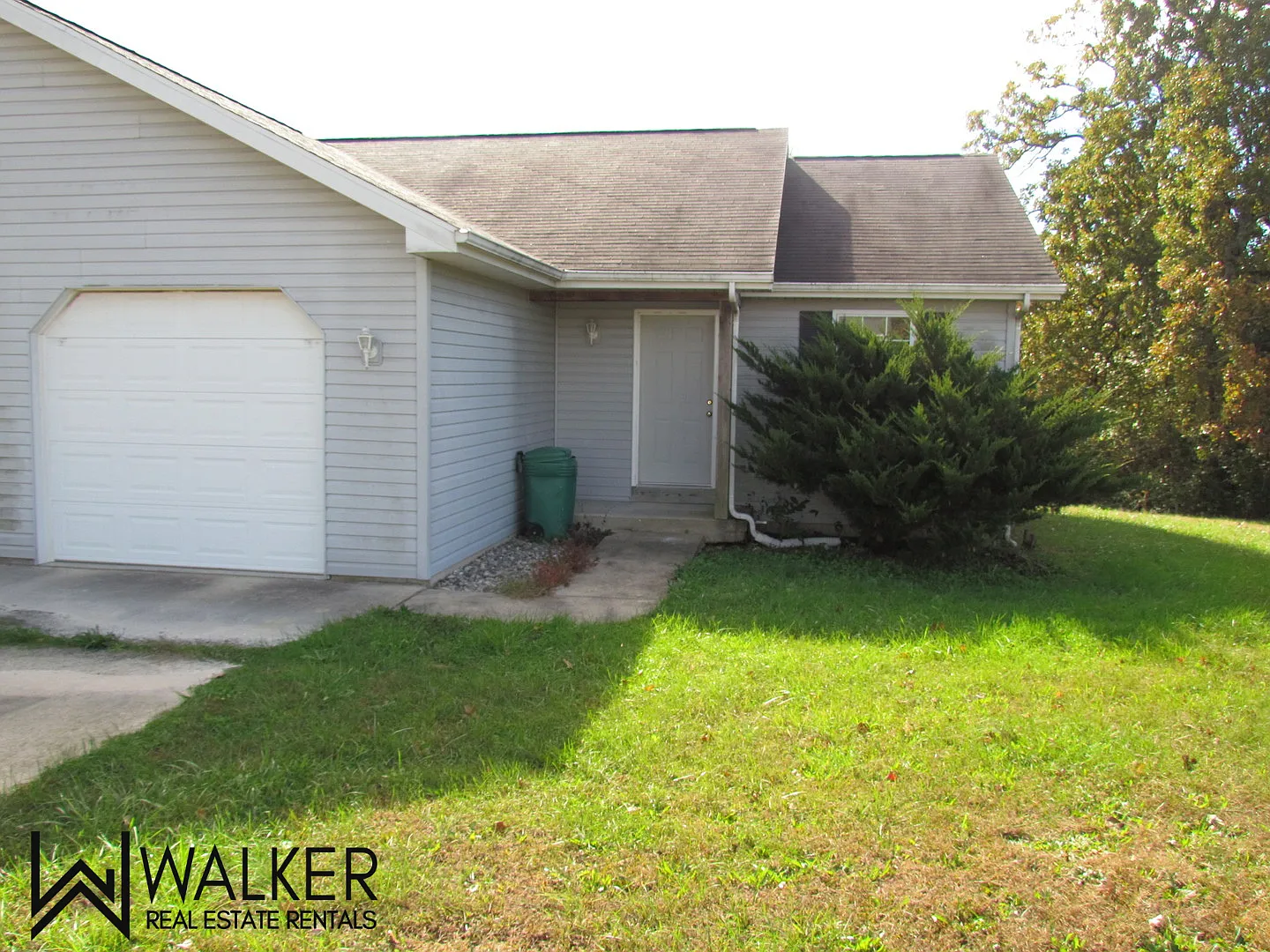 407 9th Street Circle — Photo 1