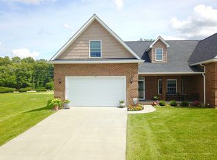 66 Saddle Brook Ln, Crossville, TN 38571