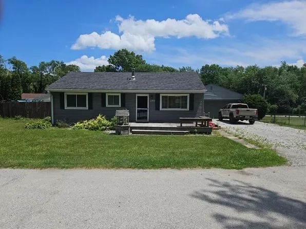5308 Smilax Ln, Valparaiso, IN 46383