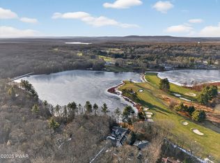 420 Canoebrook Dr, Hawley, PA 18428