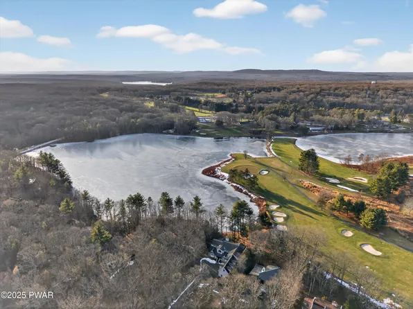 420 Canoebrook Dr, Hawley, PA 18428