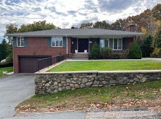 35 Harcourt St, Cranston, RI 02920