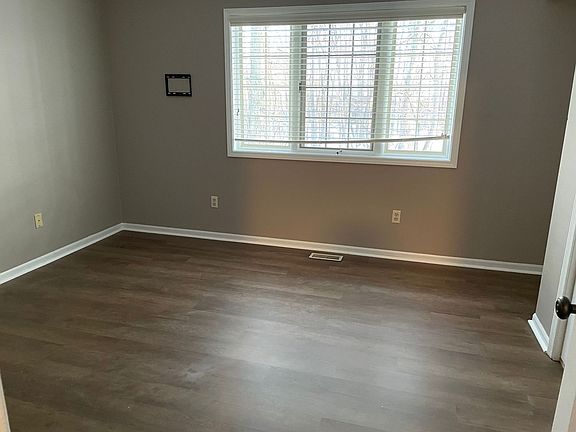 5th image of 3388 Eagle Creek Ct NE
