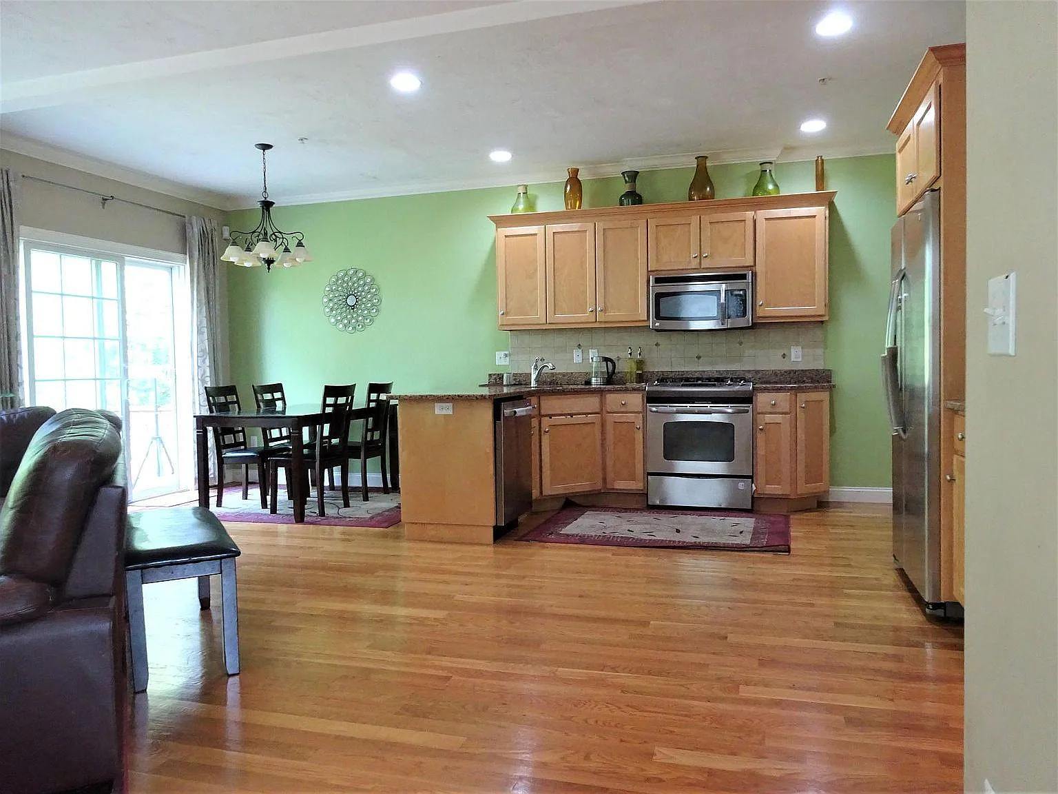 2 bed, 2.5 bath, 1600 sqft, $3,250 — Photo 3