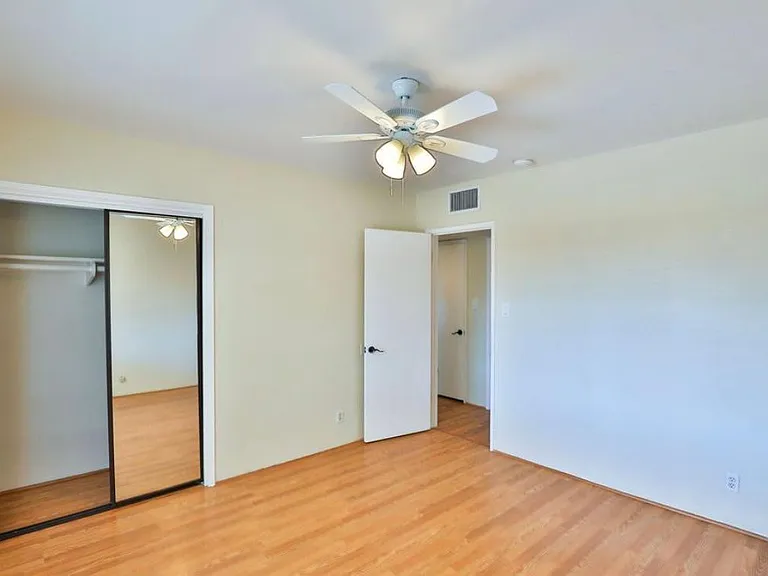 2421 W Anderson Ave — Photo 15