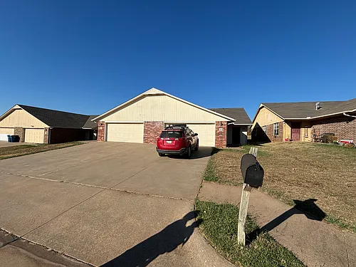 4913 N Britton Dr Photo 1