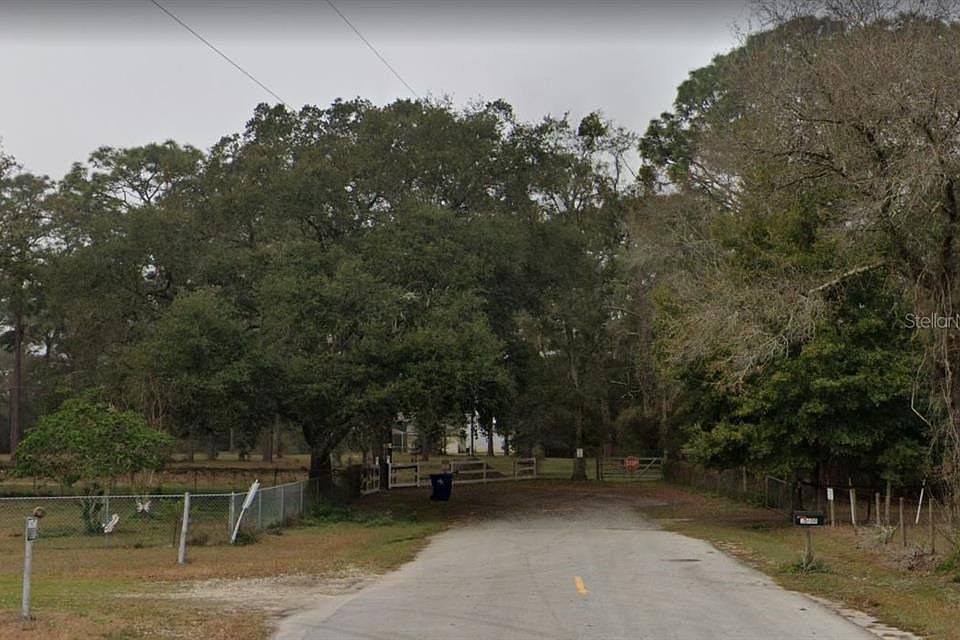 2nd image of 20605 Moreland Dr