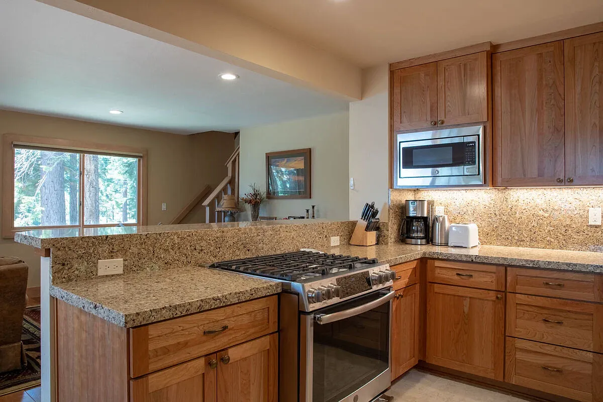 3 bed, 1454 sqft, $3,700 — Photo 4