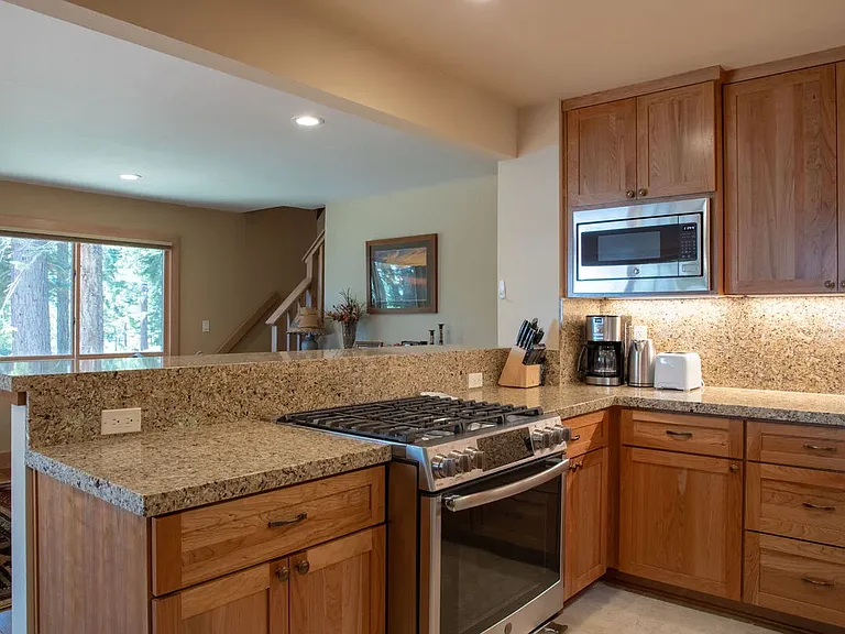 468 Nightingale Rd — Photo 4
