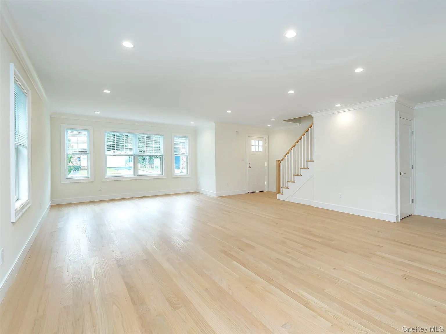 4 bed, 3.5 bath, 2000 sqft, $8,500 — Photo 2