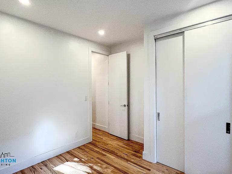 417 E 9th St #17 — Photo 2