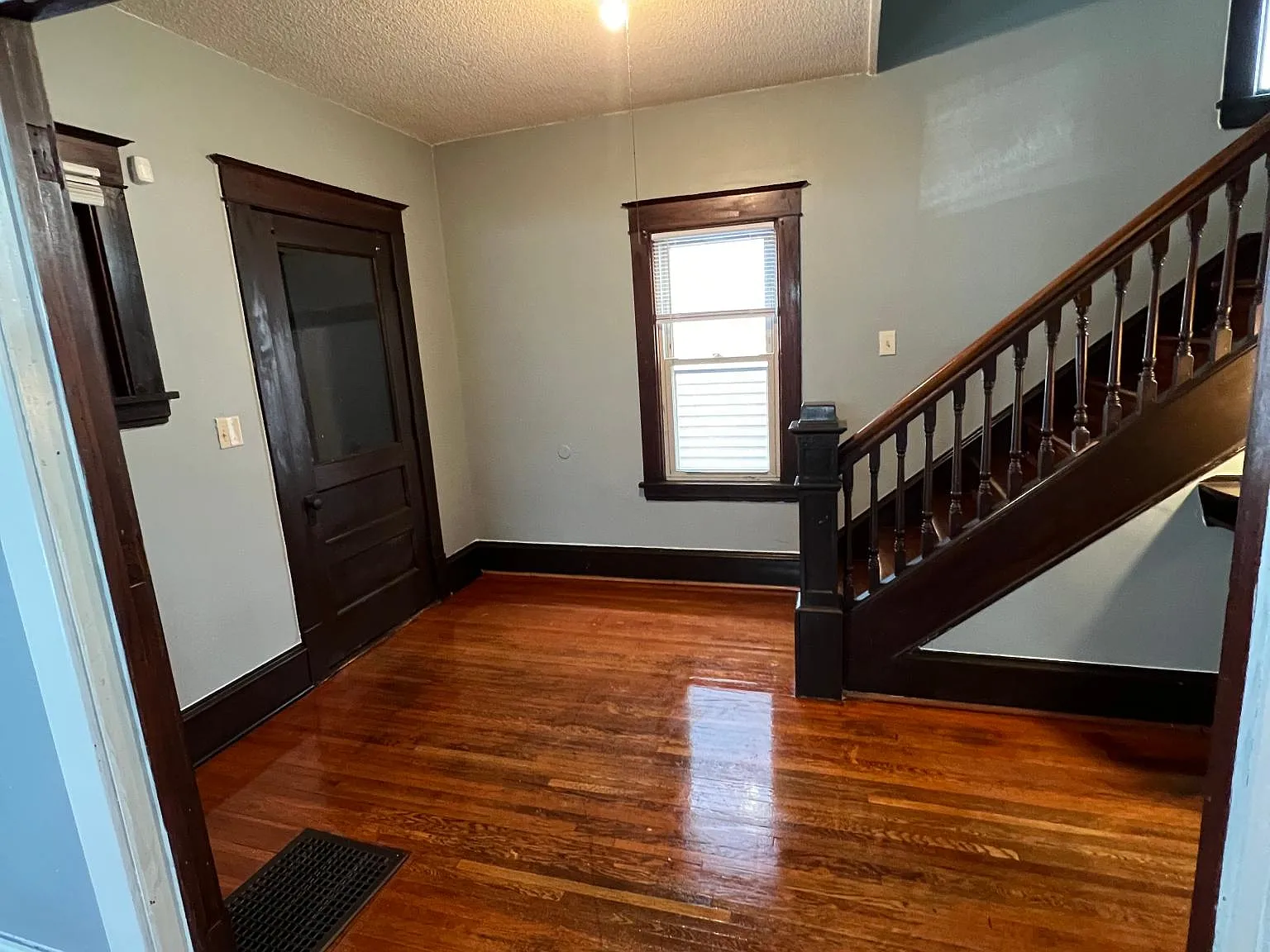 888 Aurora Ave — Photo 2