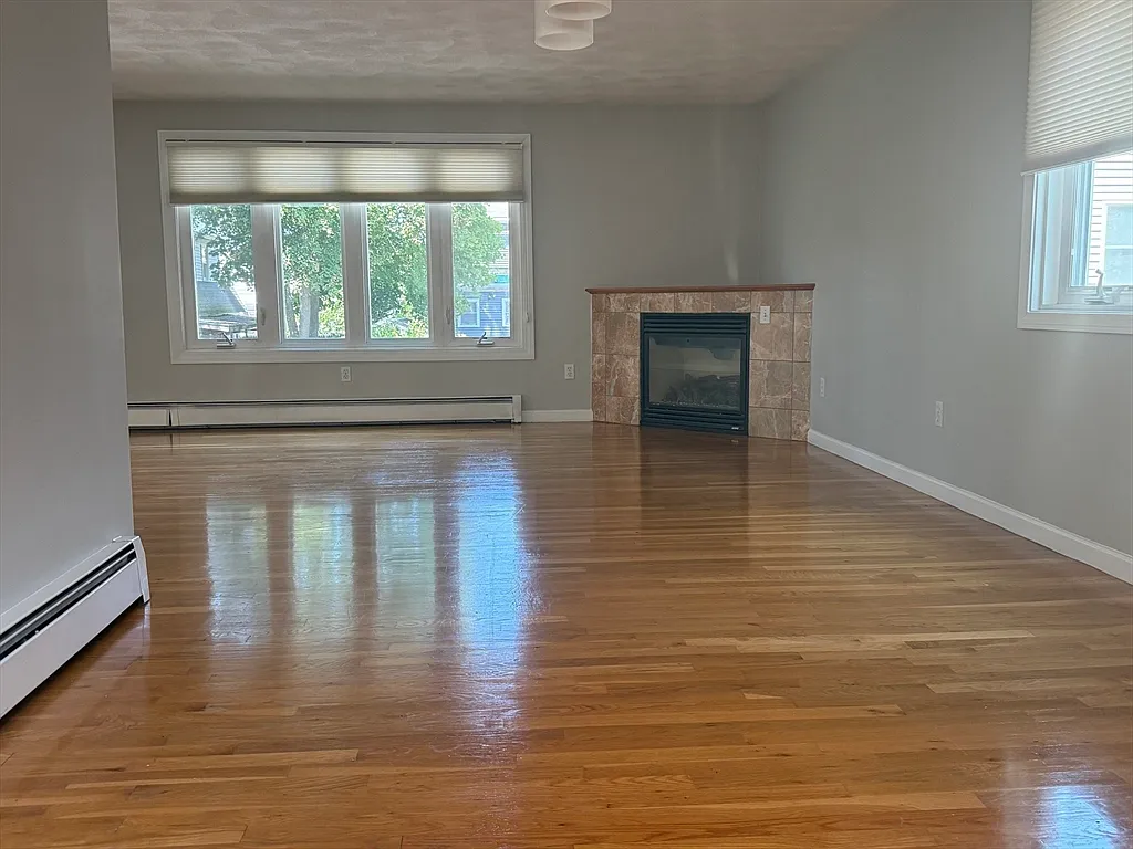 2 bed, 2.5 bath, 1471 sqft, $4,550 — Photo 3