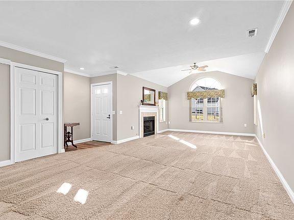 4th image of 75 Ashford Dr