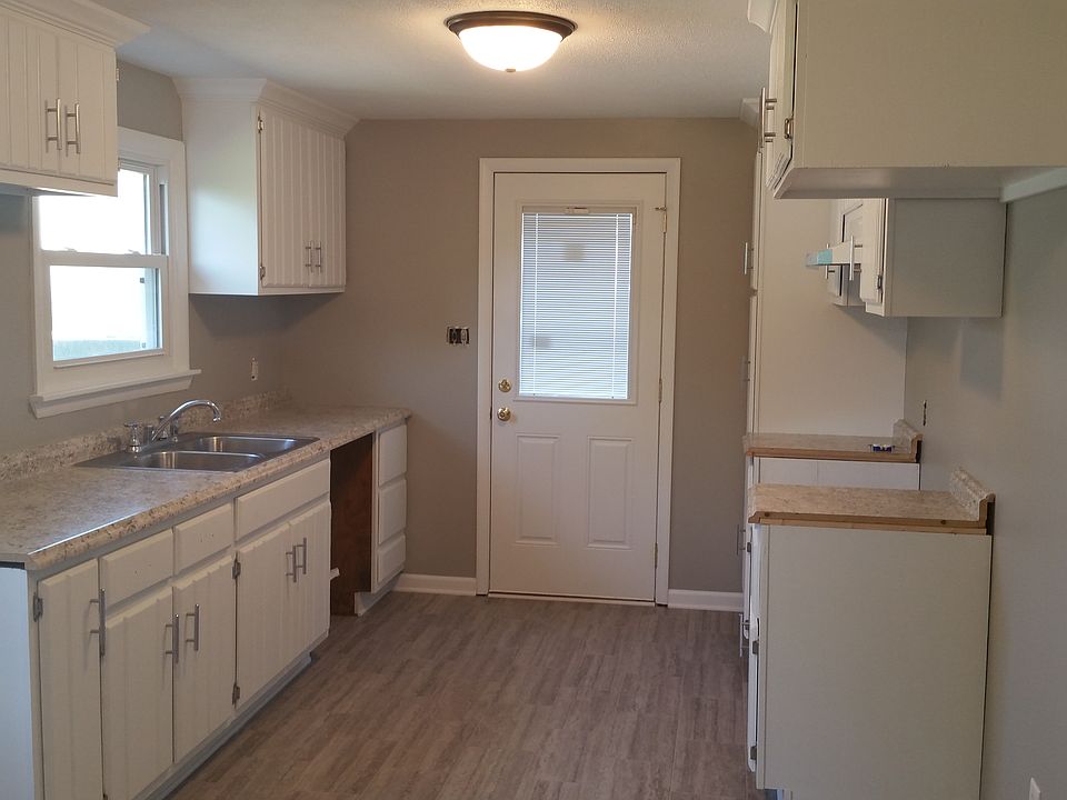 1st image of 6 Hanson Dr