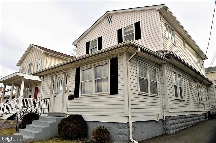 1st image of 1205 N Quincy St
