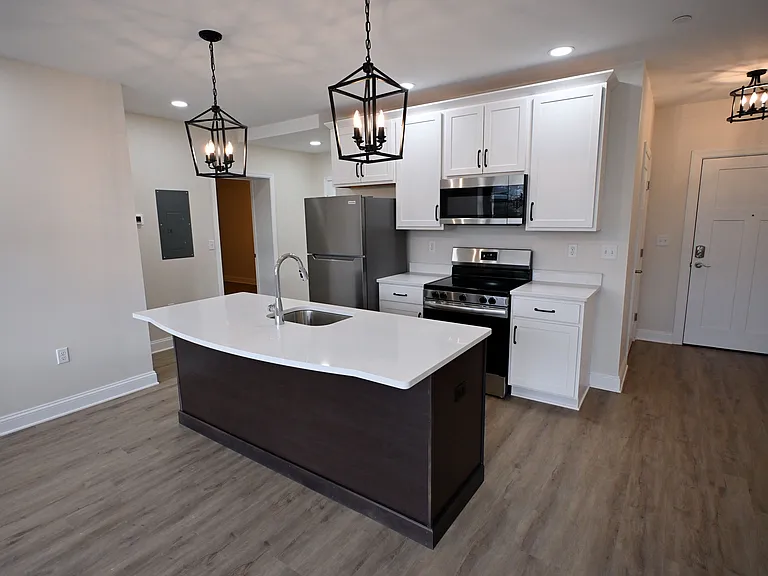 1150 Louisa St — Photo 11