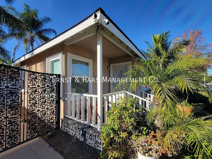 Beautifully Remodeled 3-Bedroom, 2-Bathroom Lakewood Village Home! — Photo 3