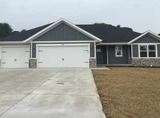 828 N Vermillion Dr, Strafford, MO 65757
