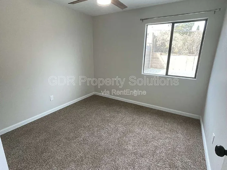 4733 Platinum Dr NE — Photo 38
