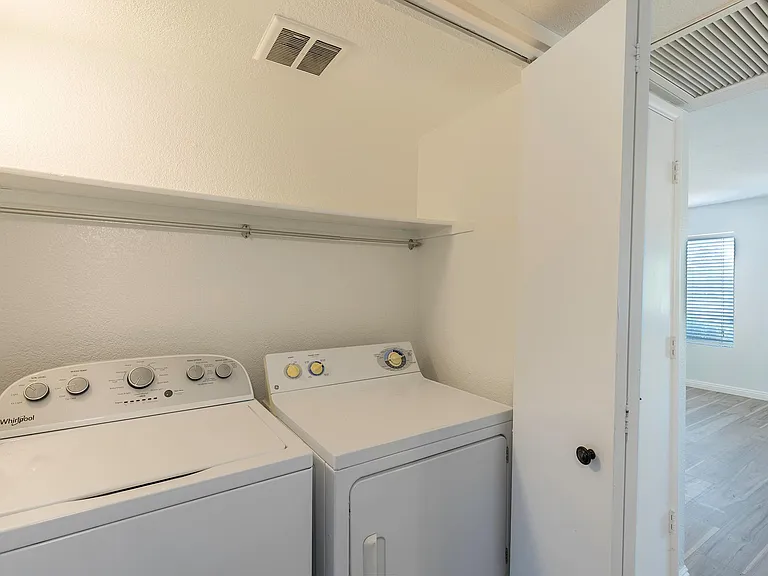 3102 E Clarendon Ave #101 — Photo 4