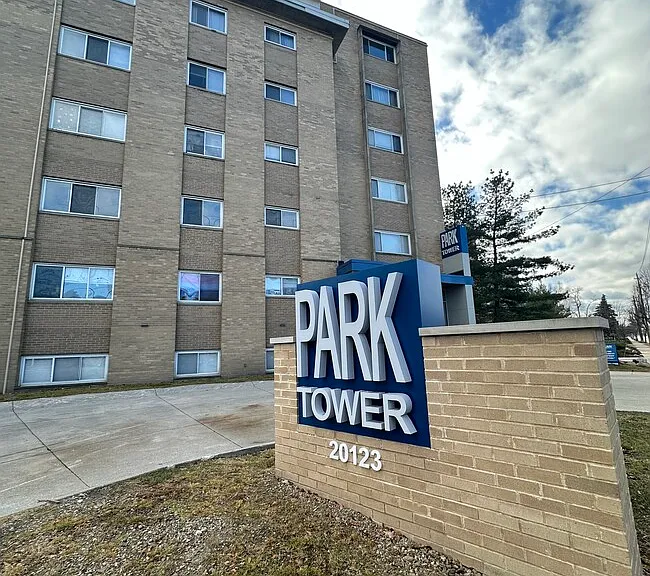 Park Tower — Photo 2