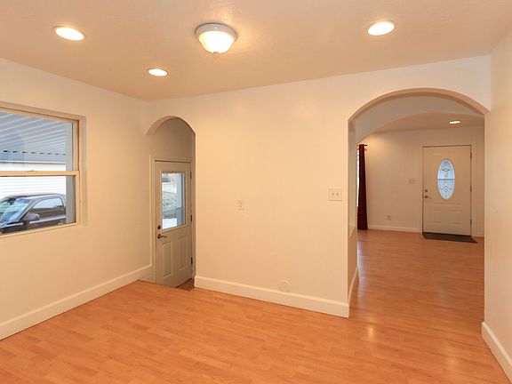 3rd image of 1150 W Girard Ave