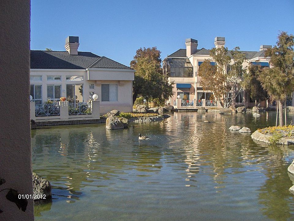 2nd image of 809 Lakeshore Dr