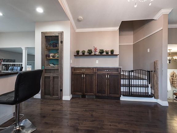 2nd image of 45765 Thomas Rd