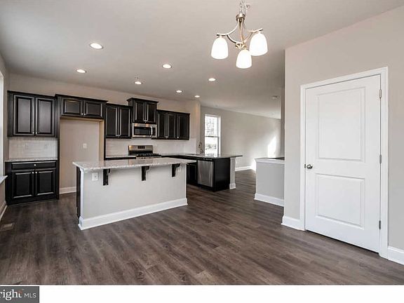 4th image of 317 Dawson Pl