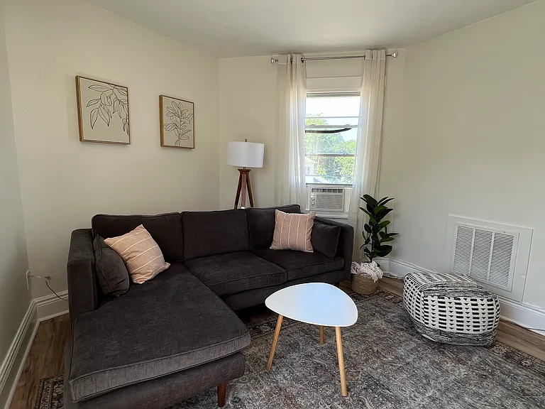 1155 Plymouth Ave S #1 — Photo 9