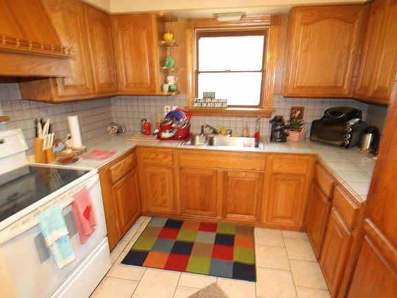 3rd image of 4420 Howard Dr